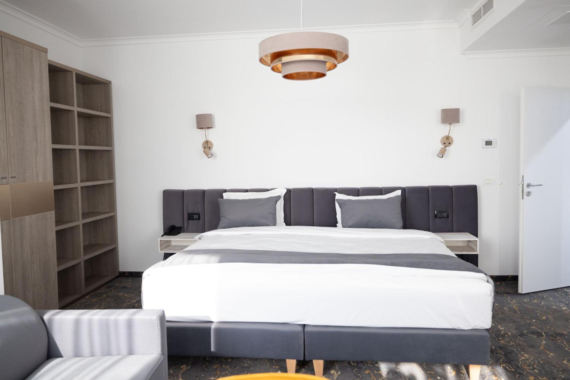 Opera Hotel Timişoara Buitenkant foto
